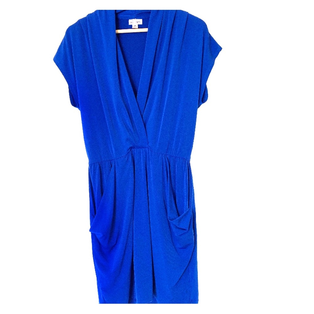 Medium Stunning dress in blue, has 2 pockets